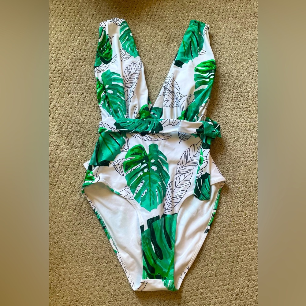 NWT CupShe Halter Plunge One Piece Swimsuit, M